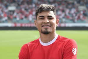 Gleiker Mendoza célébrant un but avec le Kryvbas lors d’un match de Premier League ukrainienne.