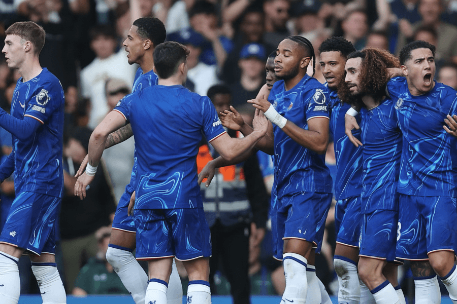 Chelsea célèbre un but contre le FC Barcelone.