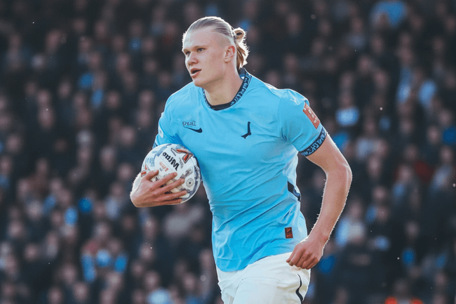 Haaland célébrant son 100ème but lors du match contre Fulham.