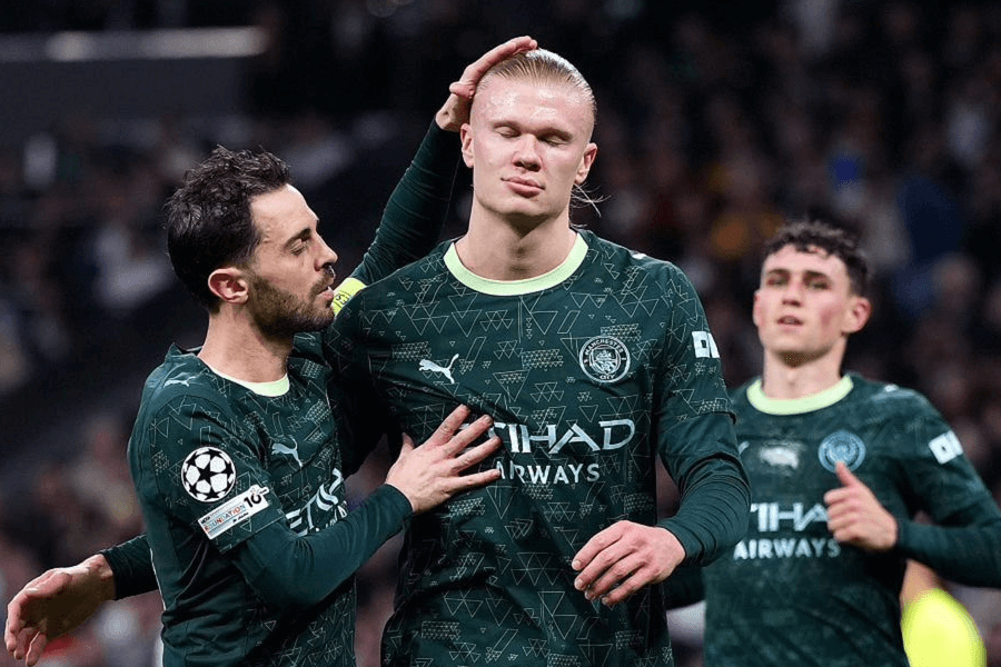 Erling Haaland célébrant un but spectaculaire.