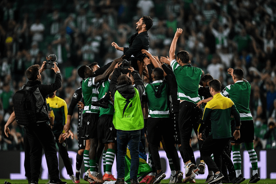 Le Sporting CP célèbre un de ses buts contre Bruges.