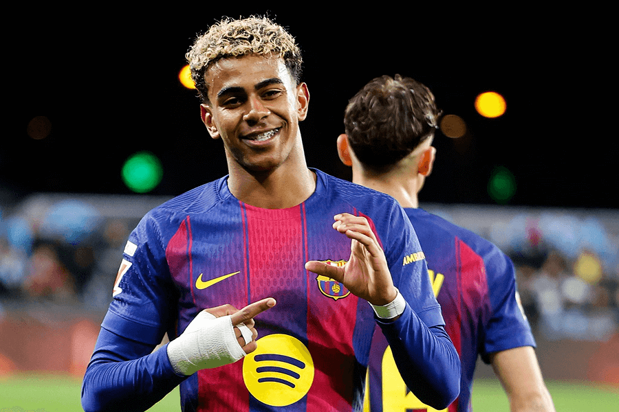 Lamine Yamal sur le terrain avec le FC Barcelone.