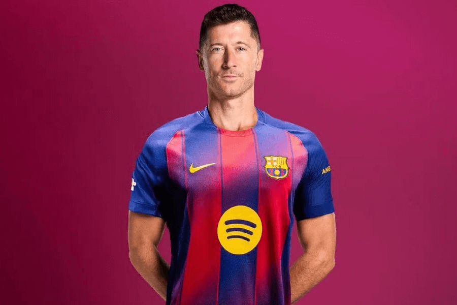 Lewandowski refuse Al-Hilal et reste au Barça