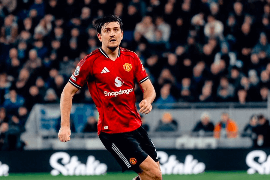 Harry Maguire défenseur Manchester United titulaire sous Michael Carrick 2026
