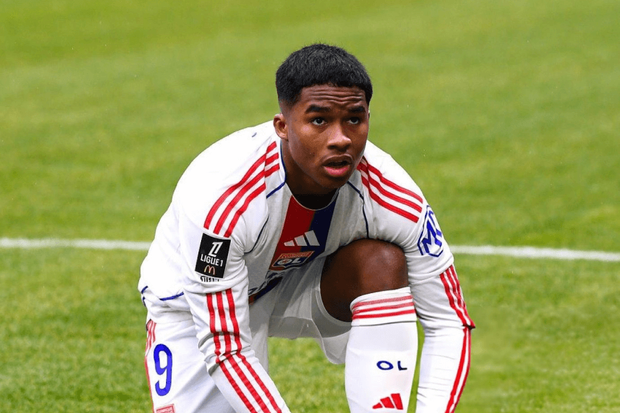 Endrick célébrant un but avec l’Olympique Lyonnais en Ligue 1 française