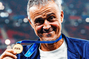 Luis Enrique bord terrain PSG entraîneur tactique instructions joueurs match Parc Princes