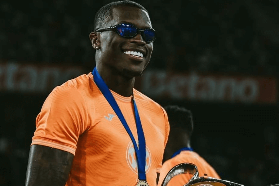 L'Olympique Lyonnais cible Joyskim Dawa, défenseur camerounais du FCSB. Genk et des clubs russes aussi intéressés. 1,94 m, formé à Monaco, 2,5 M€. Lyon l'a repéré en UEL 2024-25.