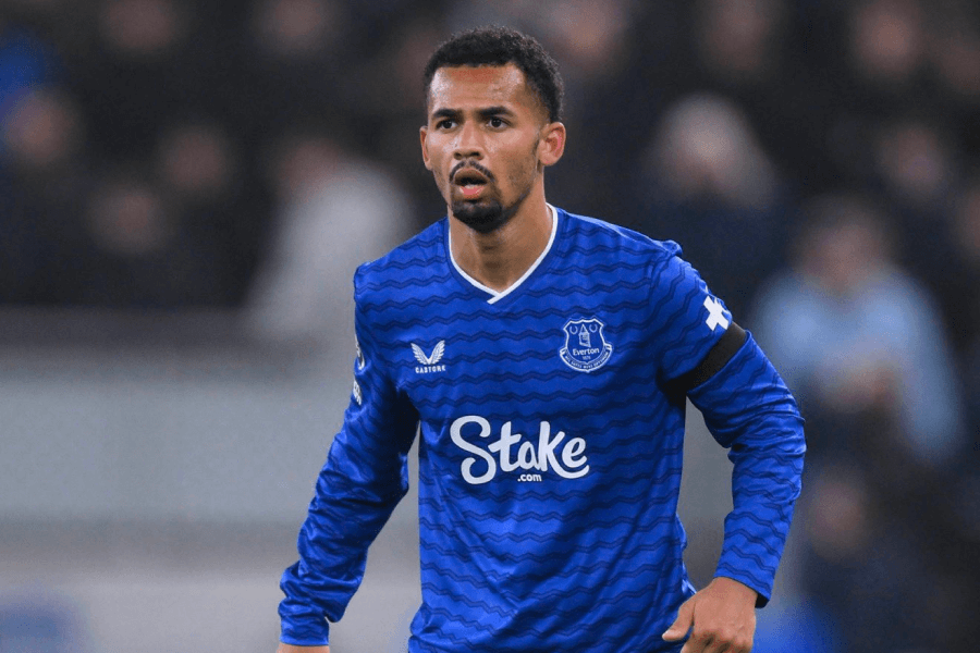 Iliman Ndiaye célèbre un but avec Everton en Premier League