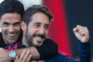 Nicolas Jover entraîneur coups de pied arrêtés Arsenal Emirates Stadium 2026