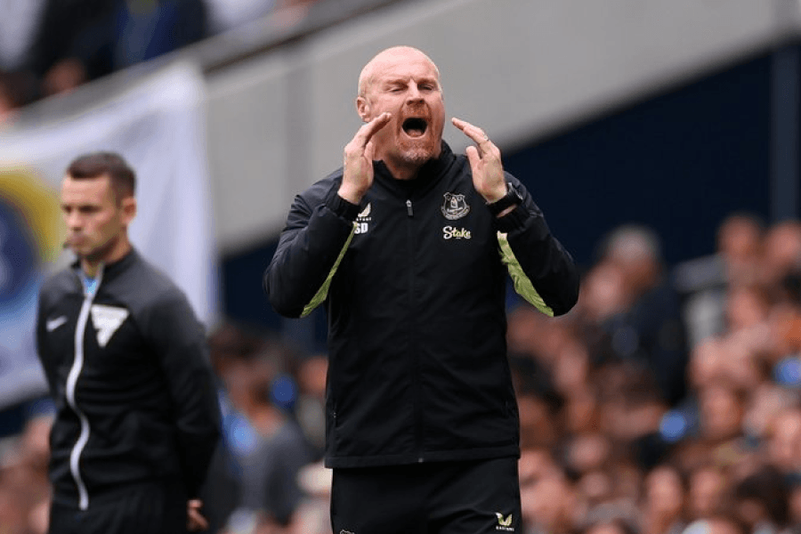 Sean Dyche entraîneur anglais candidat poste manager Tottenham Hotspur mars 2026