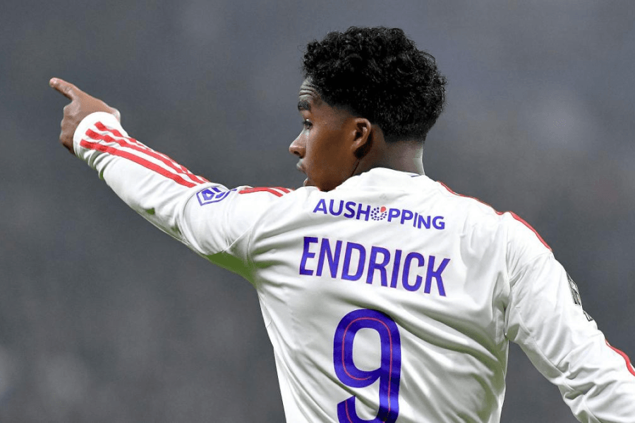 Endrick célèbre un but explosif avec le maillot de l'Olympique Lyonnais Ligue 1 2026