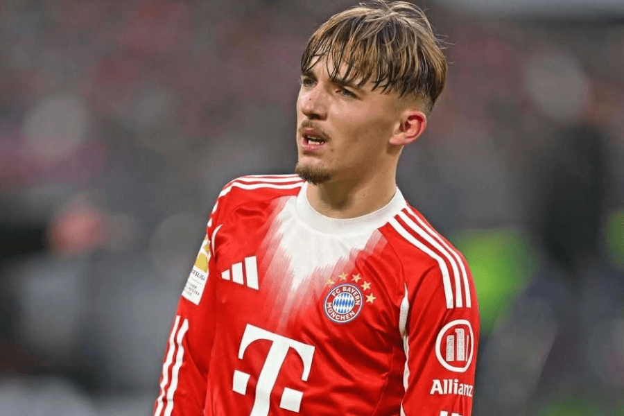 Lennart Karl numéro 42 FC Bayern Munich dribble Bundesliga saison 2025-26