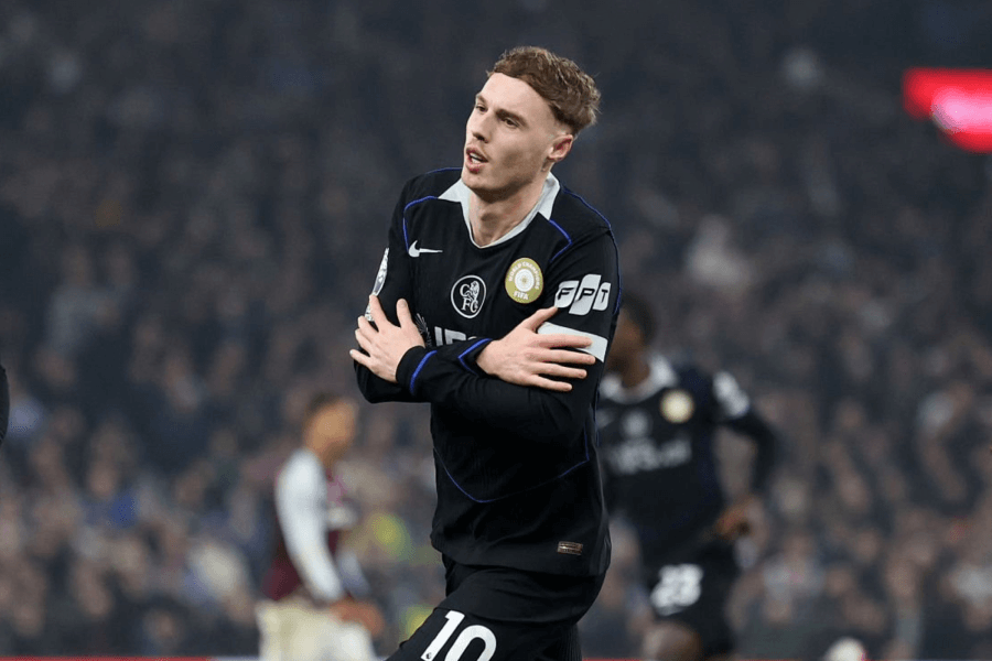 Cole Palmer célébrant son but record contre Aston Villa à Villa Park mars 2026