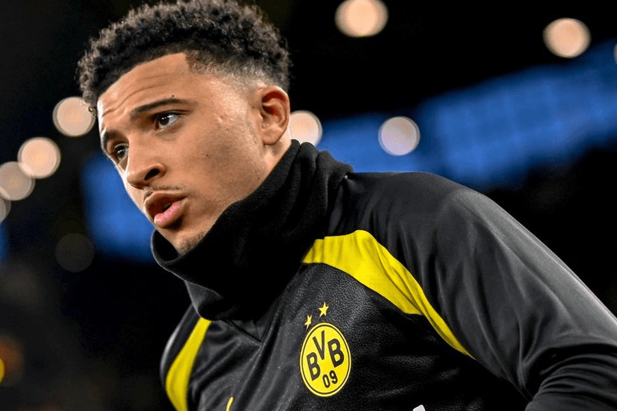 Jadon Sancho en maillot jaune du Borussia Dortmund lors d'un match de Bundesliga