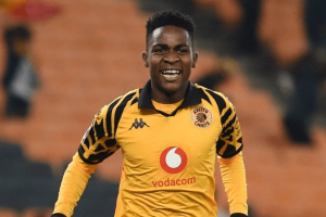 Mfundo Vilakazi milieu Kaizer Chiefs maillot jaune match Betway Premiership