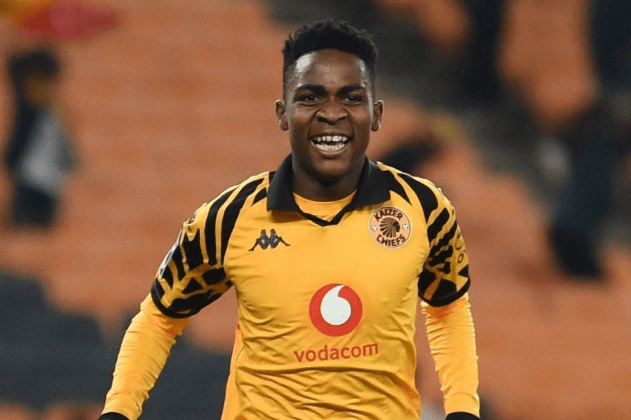 Mfundo Vilakazi milieu Kaizer Chiefs maillot jaune match Betway Premiership
