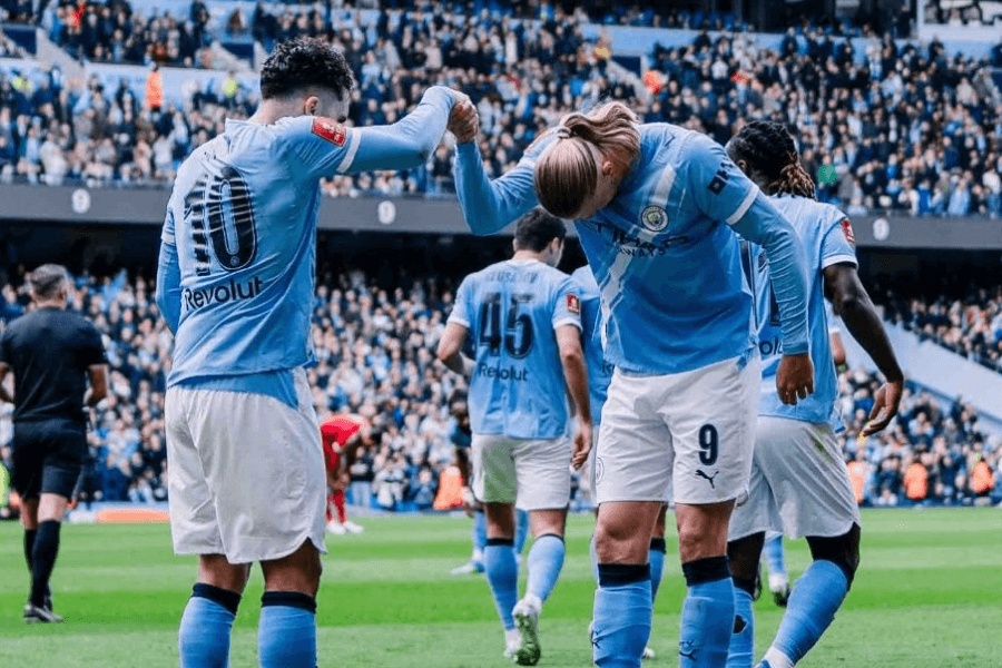 Erling Haaland célèbre hat-trick Manchester City Liverpool 4-0 FA Cup 2026