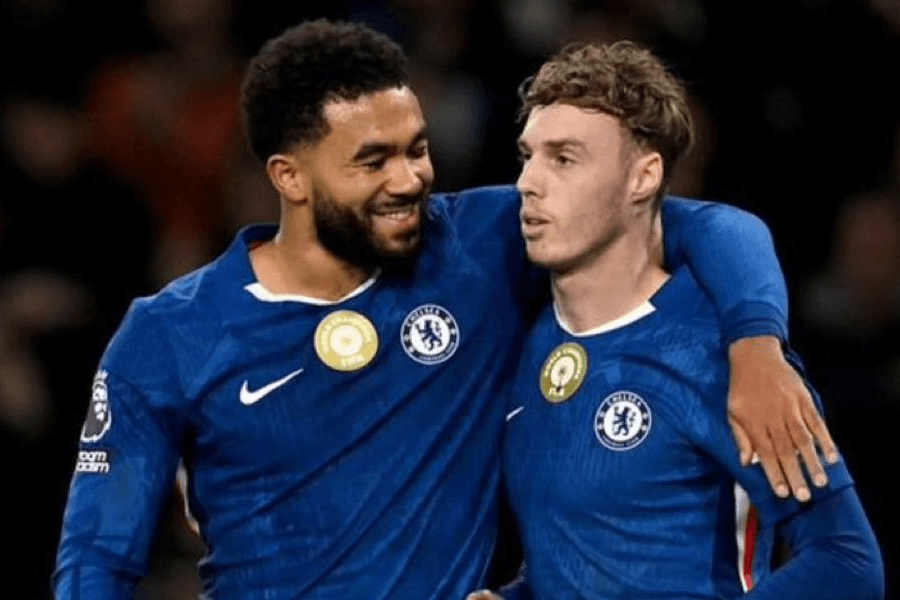 Reece James capitaine Chelsea Stamford Bridge blessure ischio-jambiers mars 2026