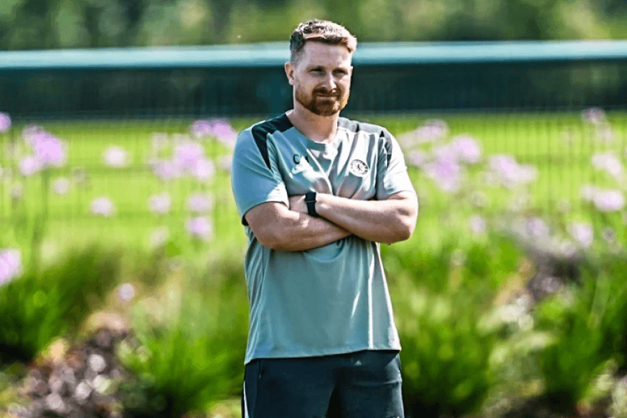 Calum McFarlane en conférence de presse à Cobham avant Chelsea Leeds FA Cup