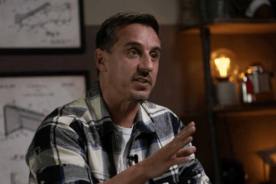 Gary Neville commentateur lors d'une émission sur Arsenal et la LDC 2026
