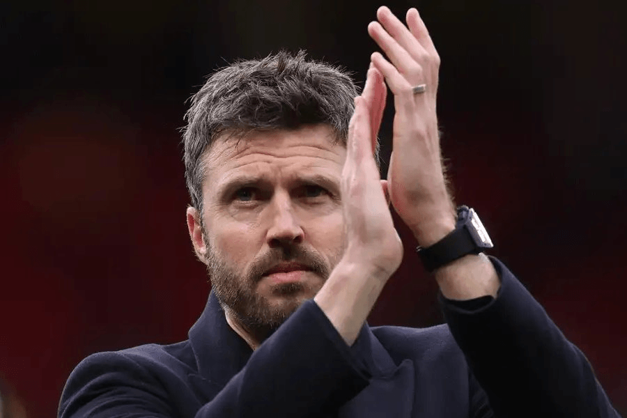 Michael Carrick entraîneur Manchester United conférence de presse mai 2026 — négociations contrat permanent Old Trafford