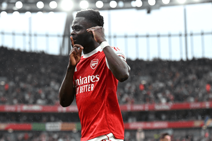 Bukayo Saka Arsenal célèbre but contre Fulham Premier League mai 2026