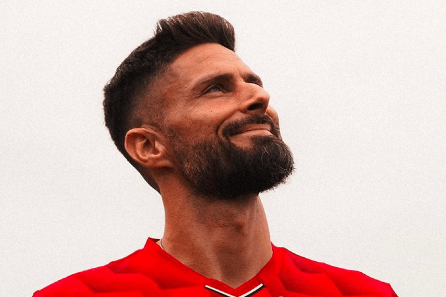 Olivier Giroud attaquant LOSC signe sa prolongation de contrat au Lille OSC en juin 2026 pour une saison supplémentaire en Ligue des champions