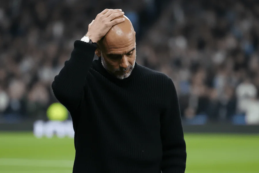 Pep Guardiola dirigeant le FC Barcelone lors d’un match historique.