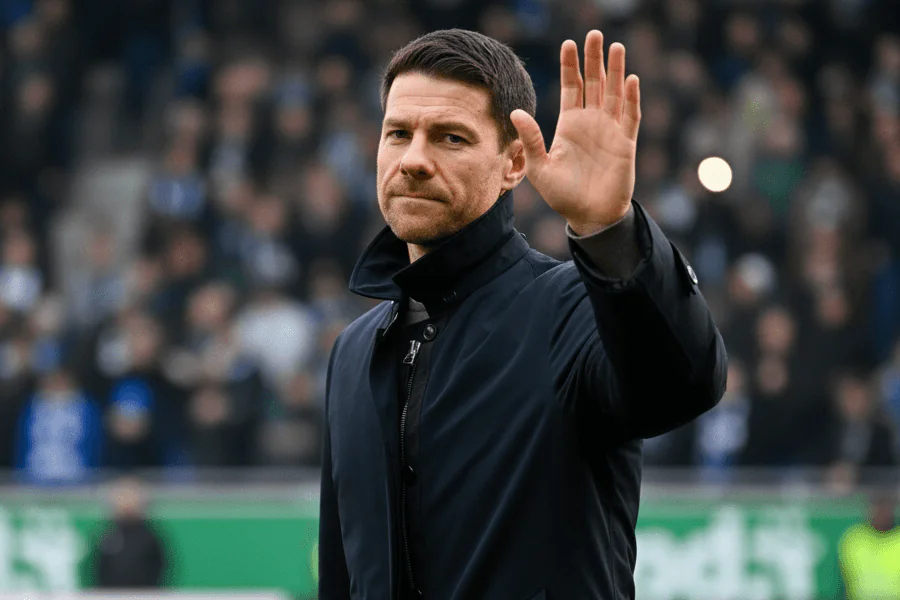 Xabi Alonso célébrant un but avec le Real Madrid.