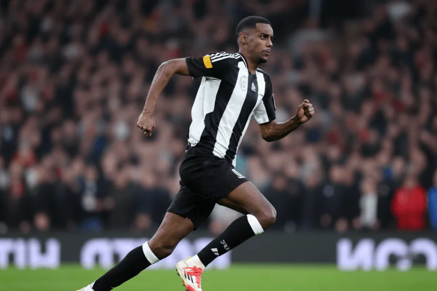 Isak en action sur le terrain de jeu avec Newcastle.