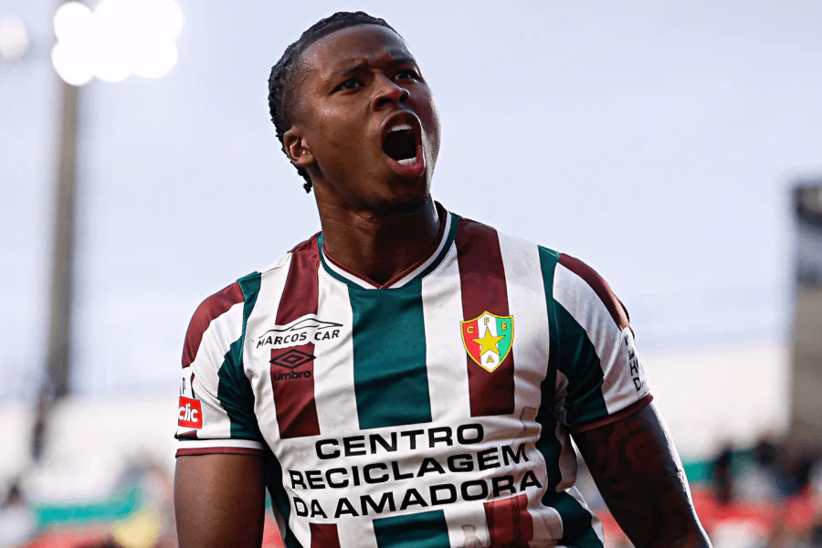 Sidney Cabral 5 buts en 16 matchs