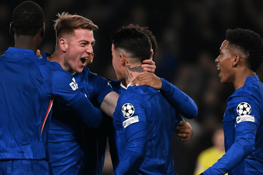 Ronald Araujo reçoit un carton rouge durant le match