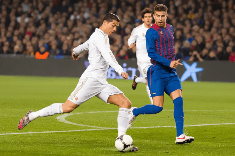 Cristiano Ronaldo célébrant un but avec l'équipe nationale portugaise.