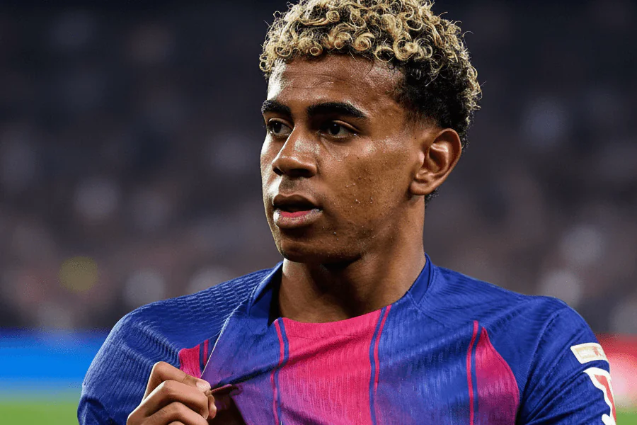 Lamine Yamal en action sur le terrain.