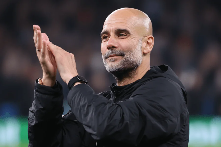 Pep Guardiola lors de la conférence de presse.