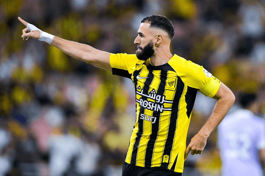 Karim Benzema célébrant un but avec Al-Ittihad.