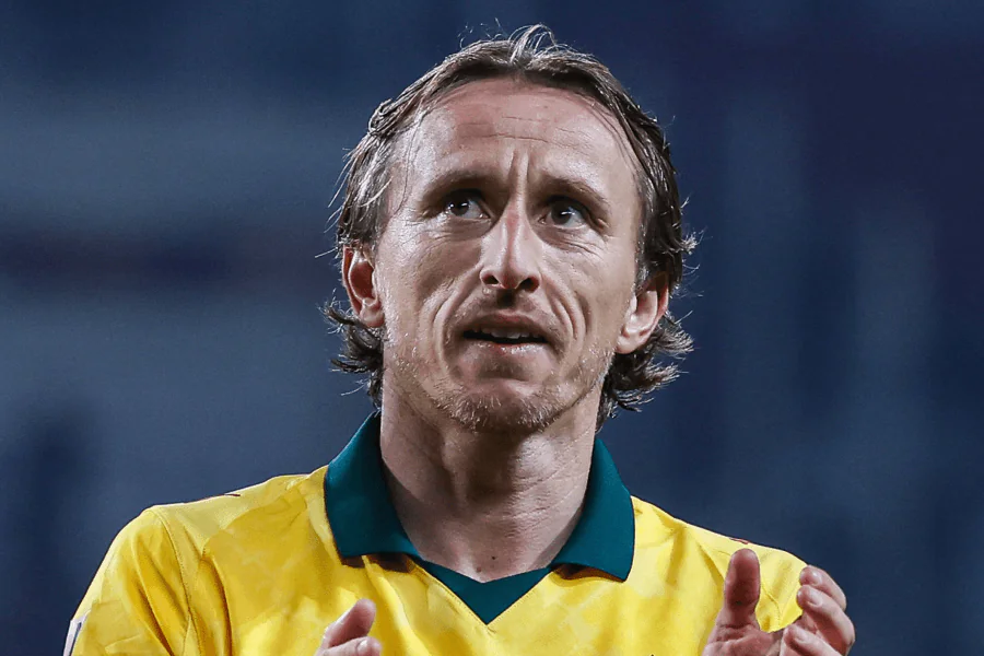 Luca Modrić célébrant un but important avec l'équipe.