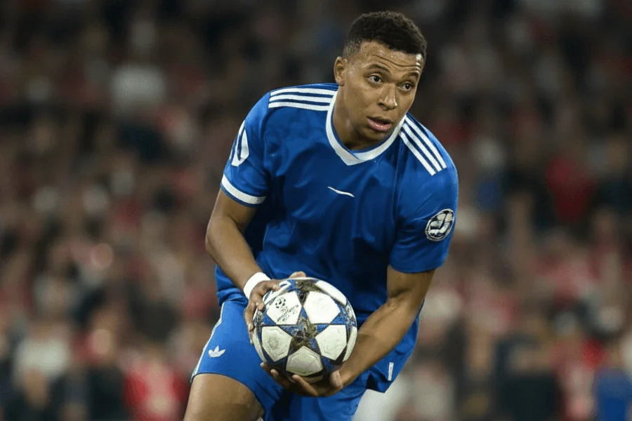 Le moment où Mbappé encaisse son hat-trick face à Olympiacos.