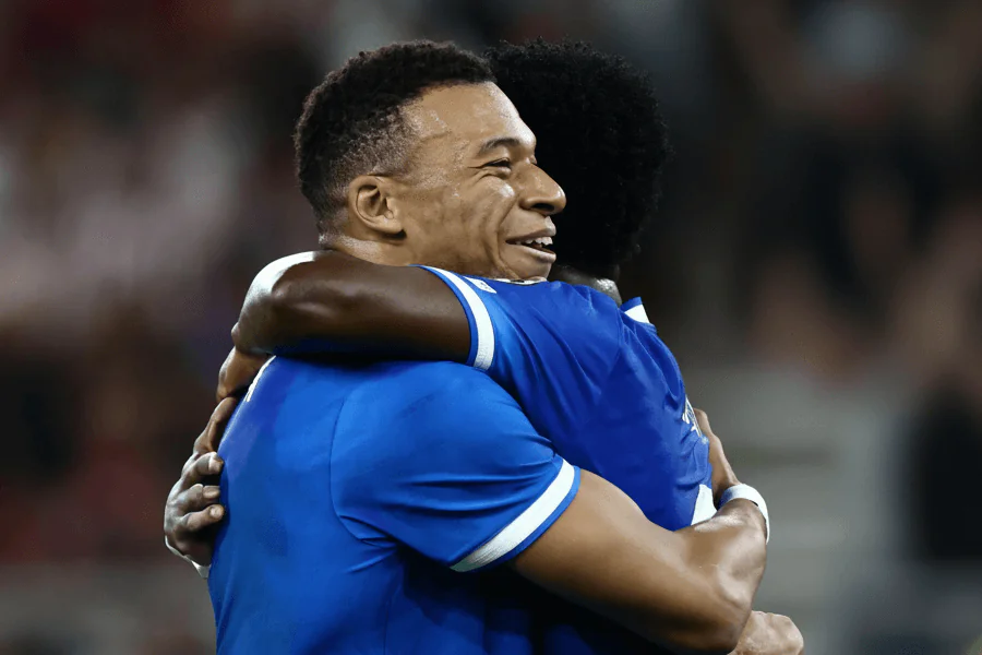 Mbappé en pleine action lors d'un match crucial de la Ligue des champions.