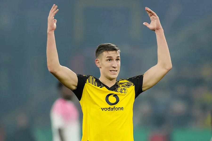 Jacquet jeune défenseur suivi par Real Madrid