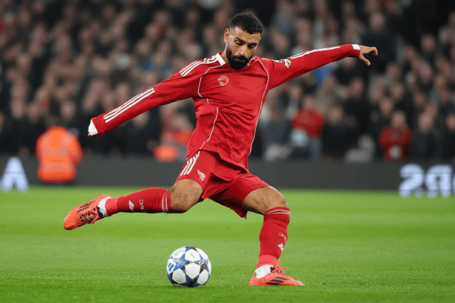 Salah célébrant un but lors d'un match.