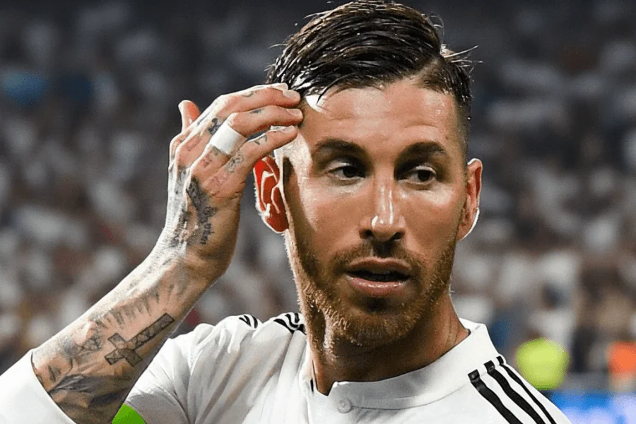 Ramos célébrant un but marqué avec Monterrey sur le terrain.