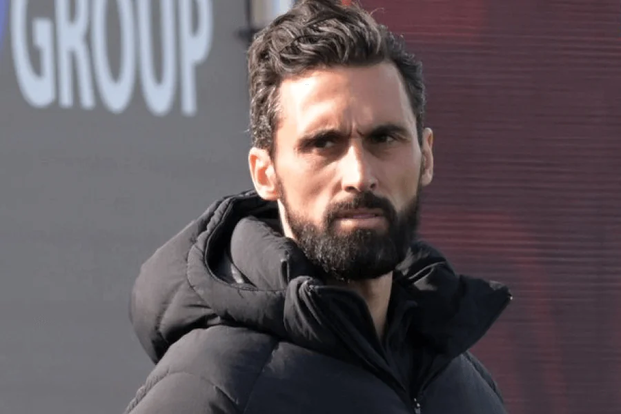 Arbeloa lors d'une conférence de presse après sa nomination.