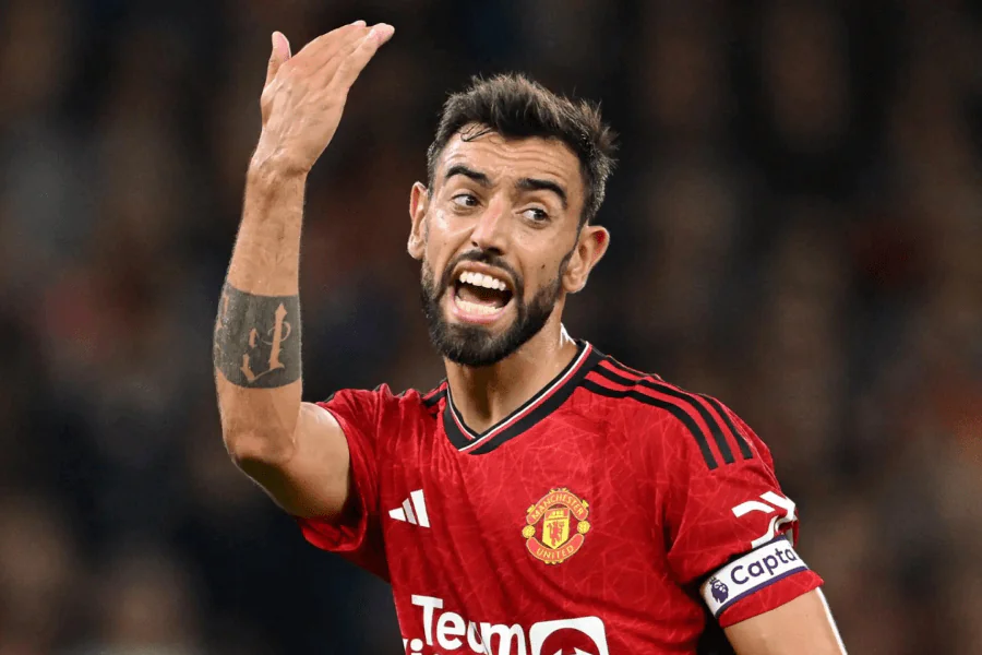 Fernandes lors d'une conférence de presse au club.