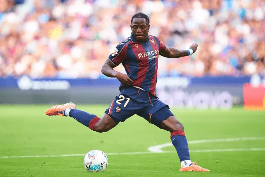 Etta-Eyong célèbre but victoire maillot Levante public stade espagnol