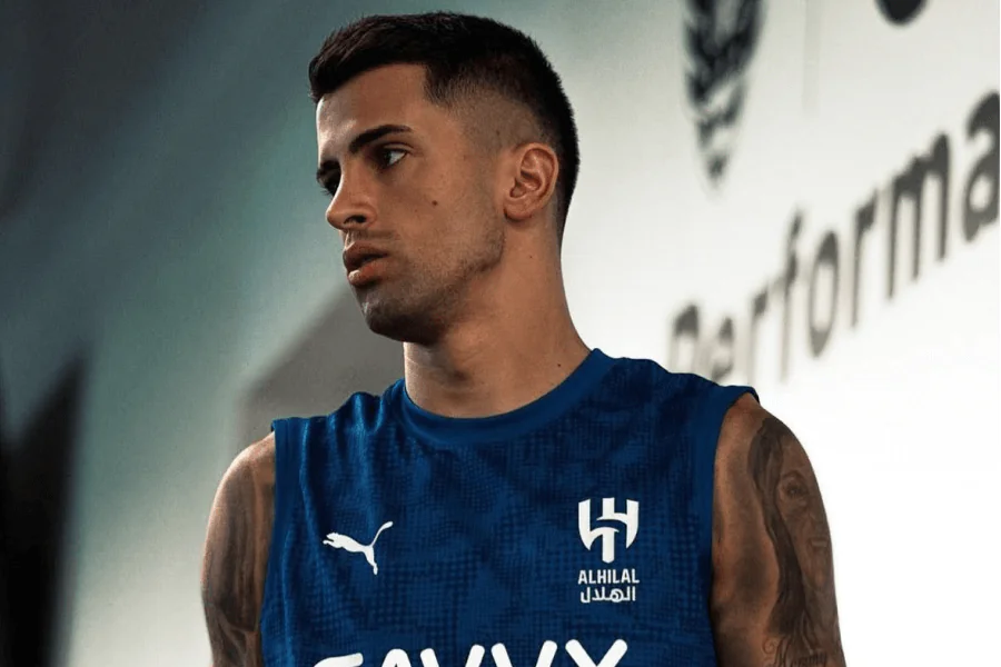 Al-Hilal et Barça négocient prêt Cancelo