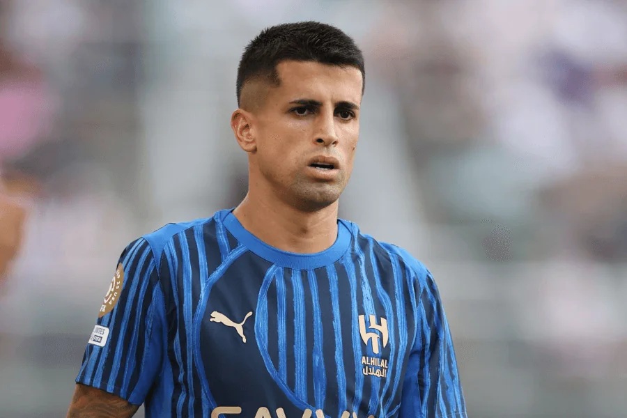 João Cancelo latéral polyvalent pour Barcelone