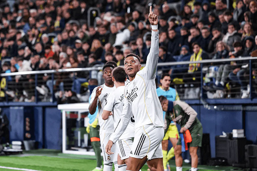Kylian Mbappé Real Madrid action Ligue Champions favori Ballon d'Or 2026
