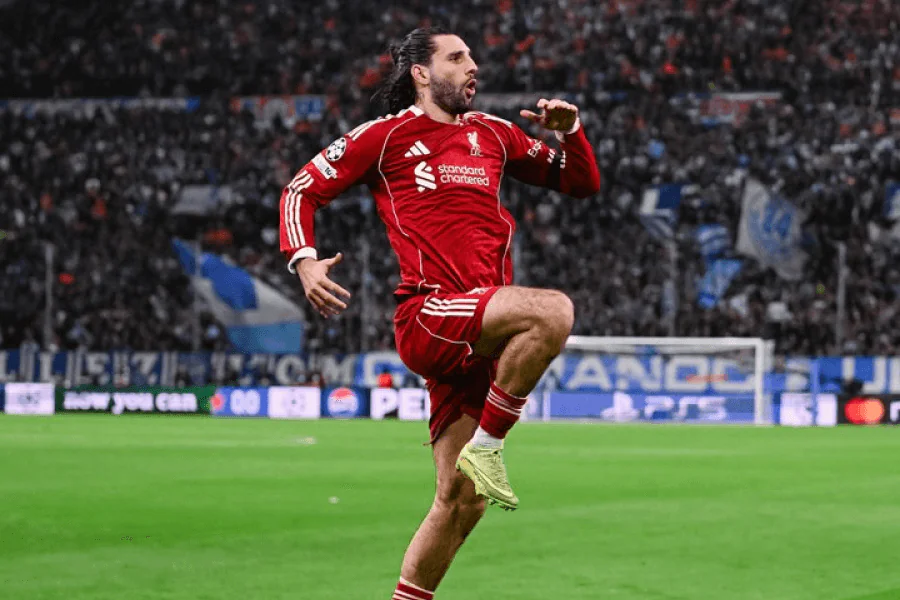 Dominik Szoboszlai frappe coup franc génial sous mur Marseille Liverpool