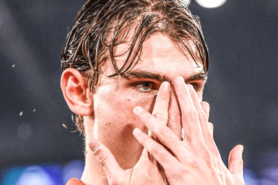 Nico Paz attaquant argentin Como frappe puissante but